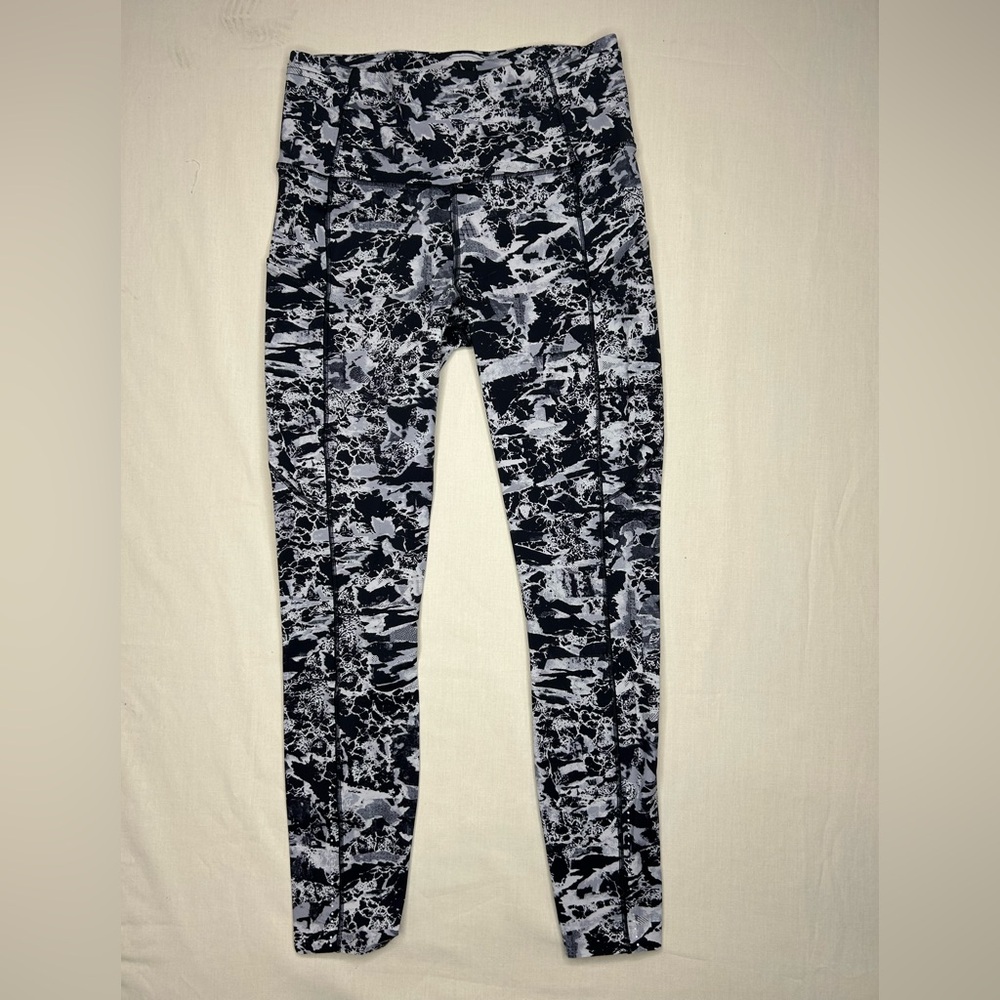 Lululemon Black and Gray Patterned Leggings Size 6
